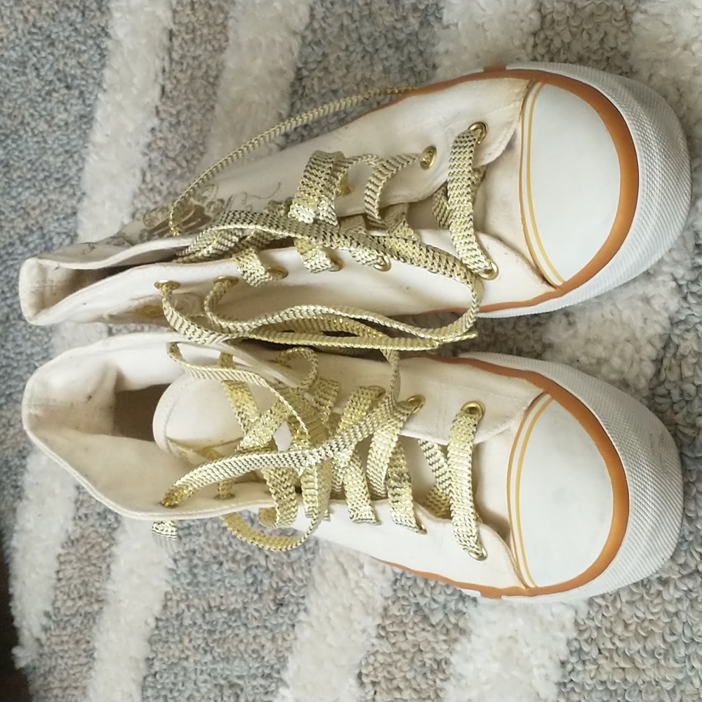 Shoes - Picture 2 of 10